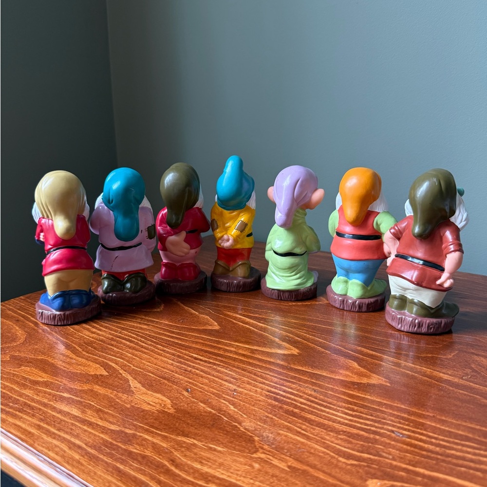 Disney Seven Dwarfs Vintage Squeak Toy Figurine Full Lot Set of 7 Like New - Picture 2 of 12